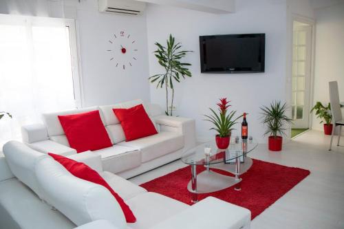 La Trinidad Apartment | Convenient E&R Málaga Centro - Free Parking & Family Friendly