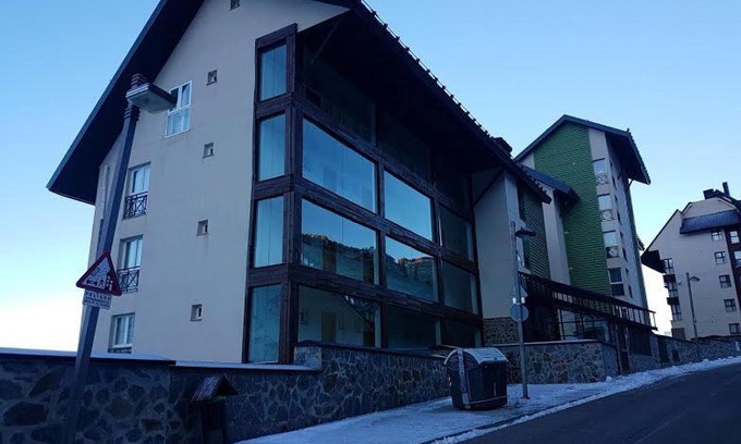 Pradollano Apartment | Family-Friendly Stay at Apartamento Edificio Serraneu, Granada