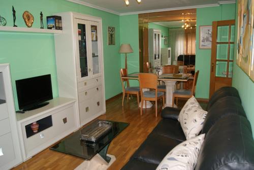 Ponferrada Apartment | Highly Rated Stay at Apartamento El Caminito with Breakfast