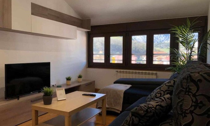 Arriondas Apartment | Inviting El Roxull: 4-Star Stay with Breakfast & Family Fun
