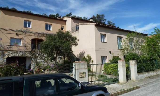 Agullana Apartment | Family-Friendly Stay at Apartamento El Suro - 8/10 Rated