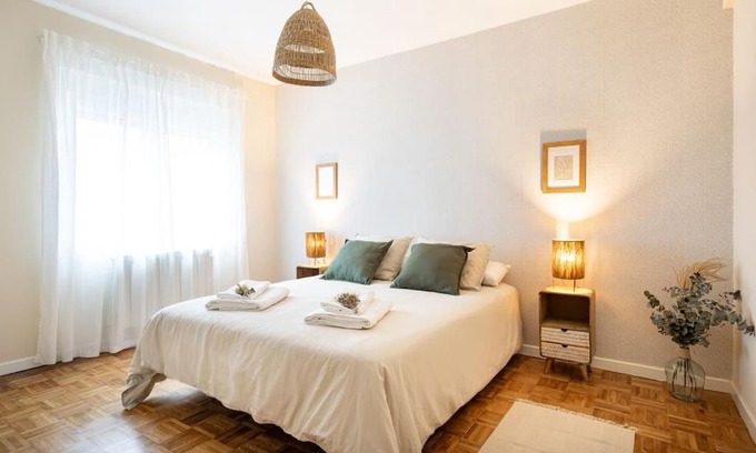 Distrito Llano Apartment | Family-Friendly Stay at Apartamento Electra - Book Now!