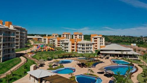 Caldas Novas Apartment | Relaxing Resort Apartment by Lago Corumbá in Caldas Novas