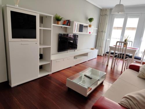 Rekaldeberri Apartment | Family-Friendly Apartment in Bilbao with Optional Garage