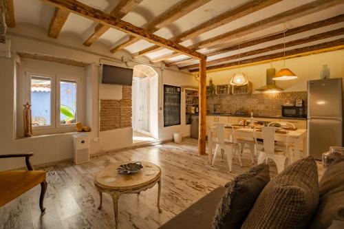 Old Town Apartment | Cozy Apartment in Tarragona's Heart with Private Patio