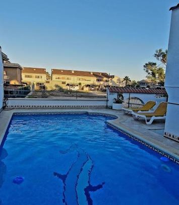 L'Ampolla Apartment | Cozy Oceanfront Apartment in L'Ampolla with Pool Access