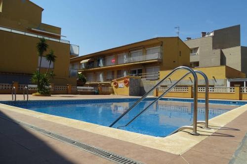 Els Griells Apartment | Beachside Apartment in L'estartit with Pool and Ocean View
