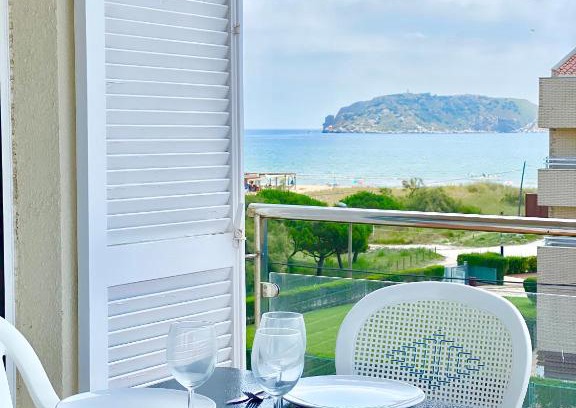 Els Griells Apartment | Ocean View Apartment in Estartit with Pool and Family Amenities