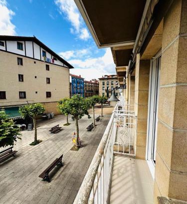 Zarautz Apartment | Central Apartment with Parking - 4-Star Rated & Pet Friendly