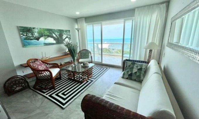 Punta Hansa Apartment | Oceanfront Apartment at Sun Rise San Andrés with Pool