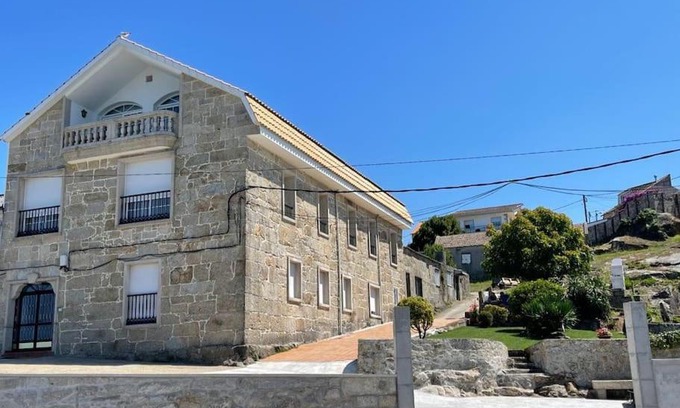 Cangas Apartment | Oceanfront Apartment Entrebateas with Kid-Friendly Amenities