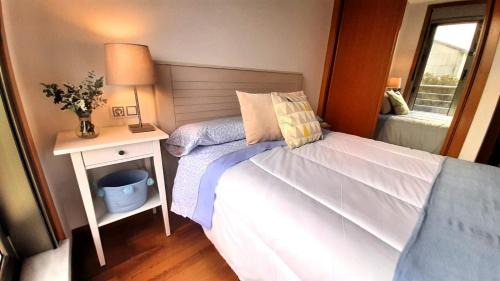 Porto de Espasante Apartment | Family-Friendly Suite Near Playa in San Antón