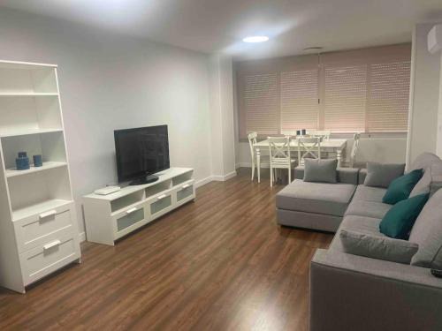 San Juan de Alicante Apartment | Elegant Apartment in San Juan Pueblo, Alicante - Rated 9/10