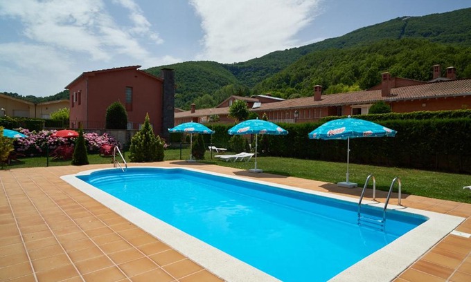 Sant Feliu de Pallerols Apartment | Cozy Apartamentos Fonda Finet: Pet-Friendly with Pool