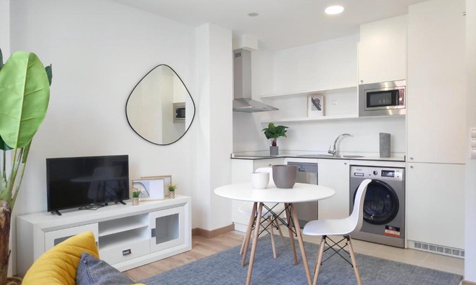 Santiago de Compostela Apartment | Family-Friendly Comfort at Apartamentos Rey by Como en Casa