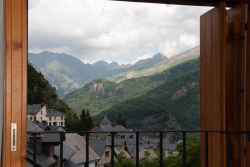 Tramacastilla de Tena Apartment | Highly Rated Child-Friendly Apartment El Molino for Families