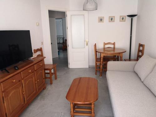 Zahara de los Atunes Apartment | Family-Friendly Stay at Apartamento Aretusa Luz - 8/10 Rated
