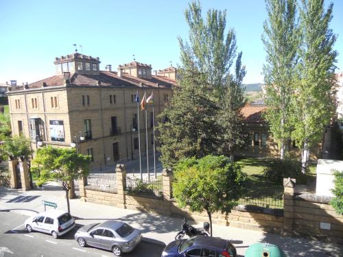 Haro Apartment | Explore Apartamento Estación Enológica: Family-Friendly Stay