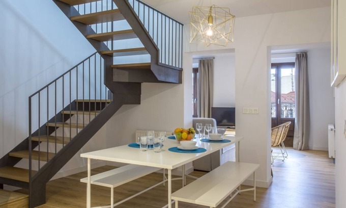 Trafalgar House | Family-Friendly Duplex with 4 Bedrooms & Top Guest Rating