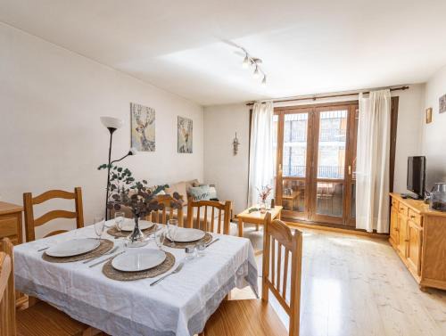 Canfranc-Estacion Apartment | Family-Friendly Canfranc Estación Apartment for Memorable Stays