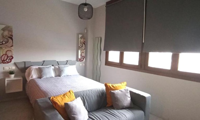Parque Alcosa Apartment | Family-Friendly Stay at Apartamento Fibes y Congresos