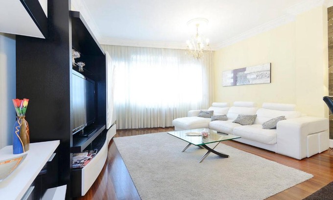 Abando Apartment | Prime Apartment by Guggenheim with Free Wifi & Parking