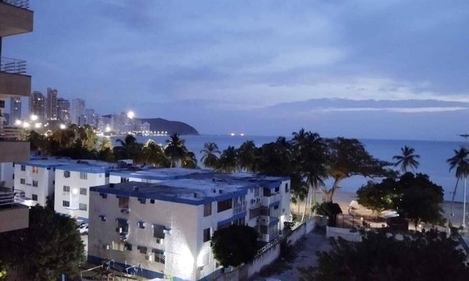 Comuna 3 Apartment | Seaside Apartment in Santa Marta Rodadero for Families