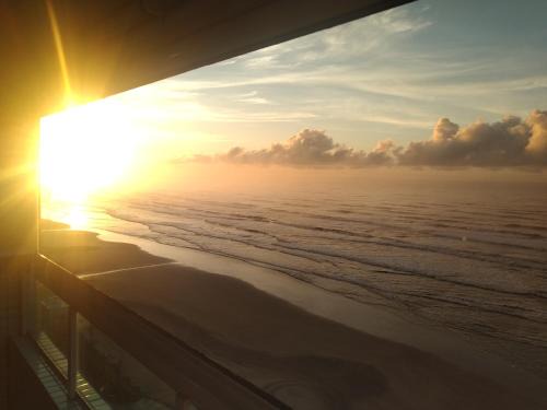 Praia Grande Apartment | Oceanfront Apartment with Pet-Friendly Amenities & Scenic Views