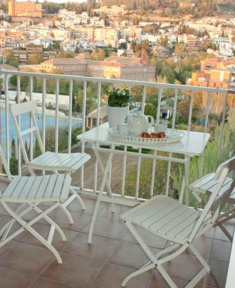 Cervantes Apartment | Delightful Apartamento Góngora with Breakfast & Family Amenities