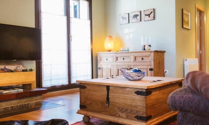 Les Apartment | Pet-Friendly Retreat: Apartamento Garona with 9.1/10 Score