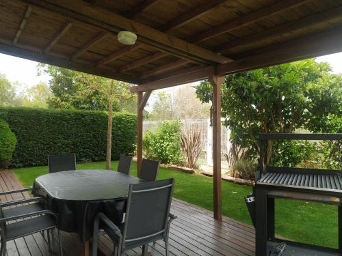 Sojuela Apartment | Experience Golf with Garden Views at Sojuela Apartment