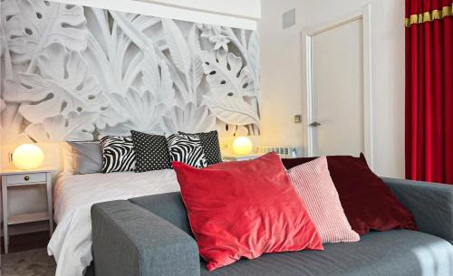 El Frasno Apartment | Grimaldi Apartment: Oceanfront Retreat for Families & Pets