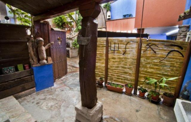 Calatayud House | Inviting Gulnara de Sefarat: Pet-Friendly Retreat with Hot Tub