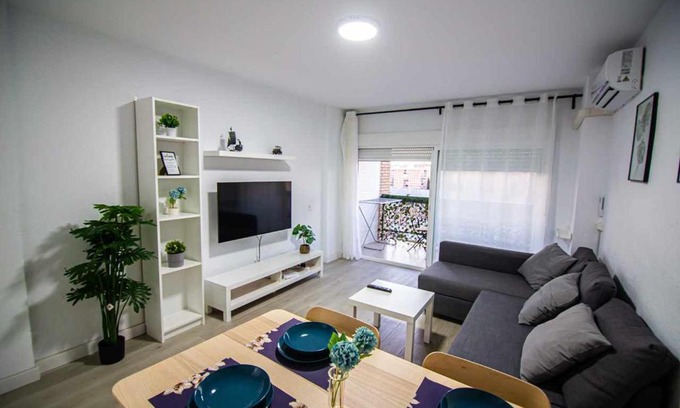 Parque Ayala Apartment | Pet-Friendly Haven: Apartamento Heroes de Sostoa, 4 Stars