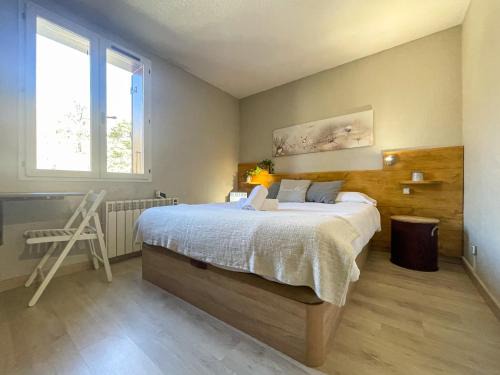 Enveitg Apartment | Perfect Couples Retreat at Apartamento Enveitg with Pool