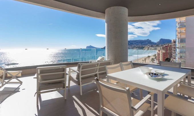Calpe City Center Apartment | Oceanfront Apartment Infinium with Spa & Pool Access