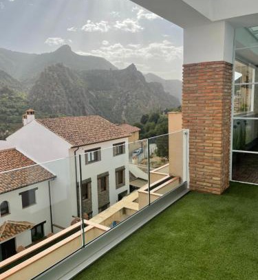 Guejar Sierra Apartment | Isabella Suite: Family-Friendly Stay with 9.9/10 Rating