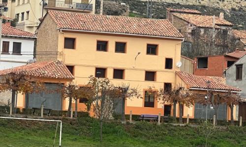 Aliaga Apartment | Family-Friendly Stay at Apartamento JUMIDOSIV Rated 9/10