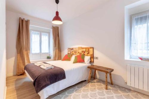 Basauri Apartment | Scenic KUIA Apartment in Gran Bilbao with Terrace and Views