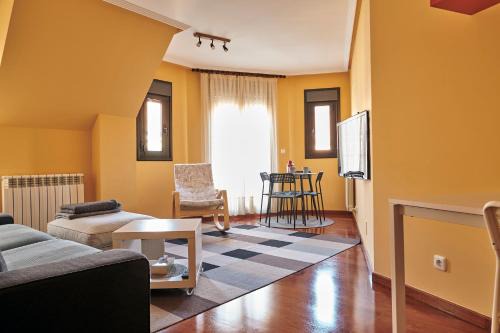Leon City Centre Apartment | Discover La Calma: Family-Friendly Retreat in León Center
