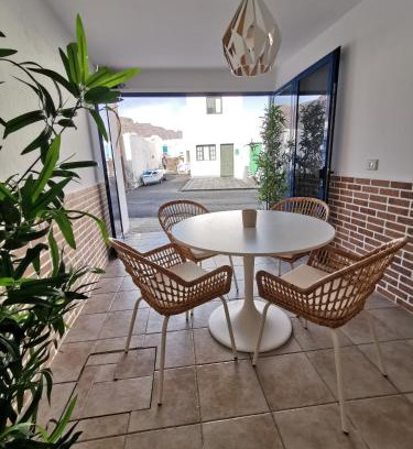 Orzola Apartment | Family-Friendly Stay at Apartamento La Condesa - Rated 9.7