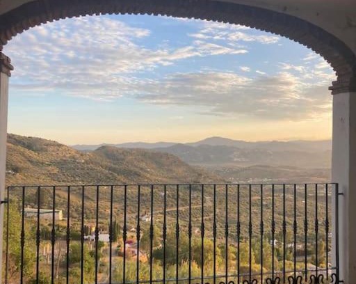 Alcaucin Apartment | Cozy Apartment La Fuente in Alcaucin with Pool & Pets