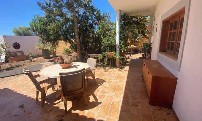 Tuineje Apartment | Cozy Apartment la Granja in Fuerteventura with Spa & Pets