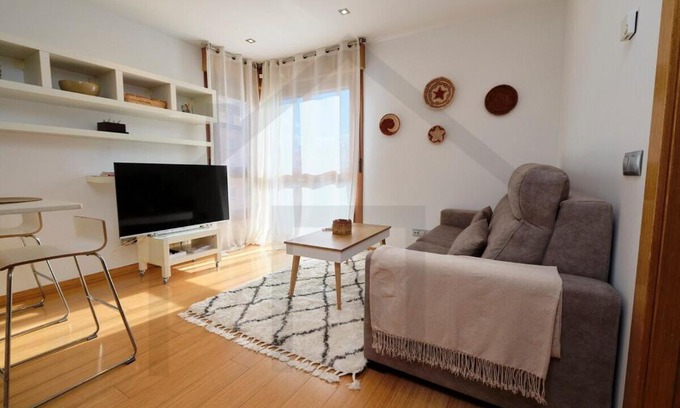 Cimadevilla Apartment | Family-Friendly Stay at Apartamento La Muralla - Gijón