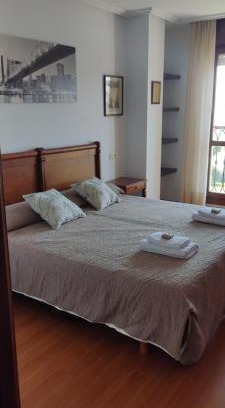 Figueras (Castropol) Apartment | Family-Friendly Stay at Apartamento Laguna for Memorable Getaways