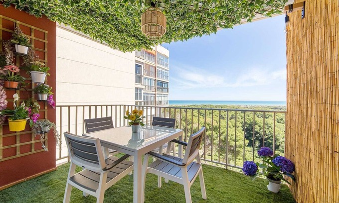 Pobles del Sud Apartment | Beautiful Lake & SEA Apartment with Spa and Pet-Friendly Amenities