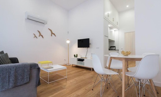 Old Town Apartment | Explore Apartamento Las 3 Gaviotas - Rated 9.6/10 by Guests
