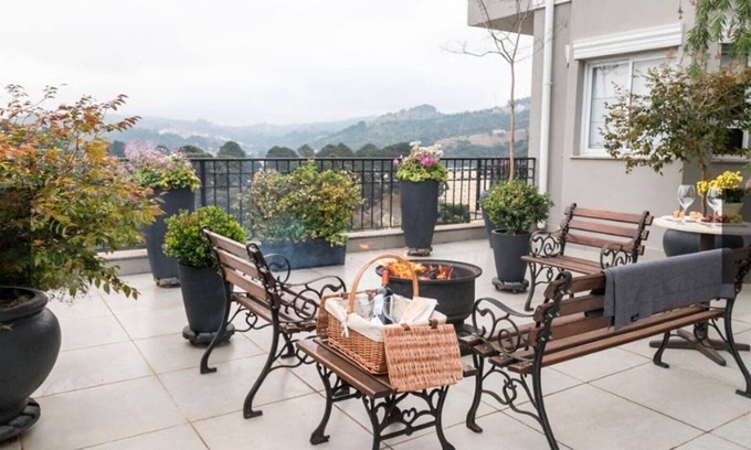 Vila Everest House | Discover the Loft Apartment at Pousada Là Bas in Campos do Jordão