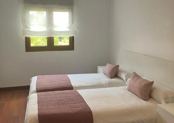 Novales Apartment | Family-Friendly Retreat at Apartamento Los Laureles, Novales