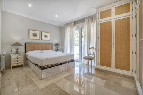 Distrito Norte Sierra Apartment | Elegant Apartamento Los Tilos with Pool & Parking